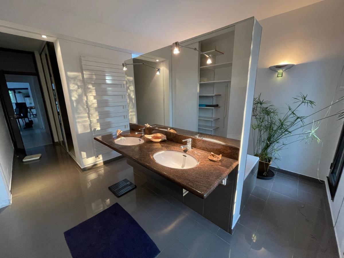 Climatisee Avec Piscine Sur Les Hauts De Villa Nimes