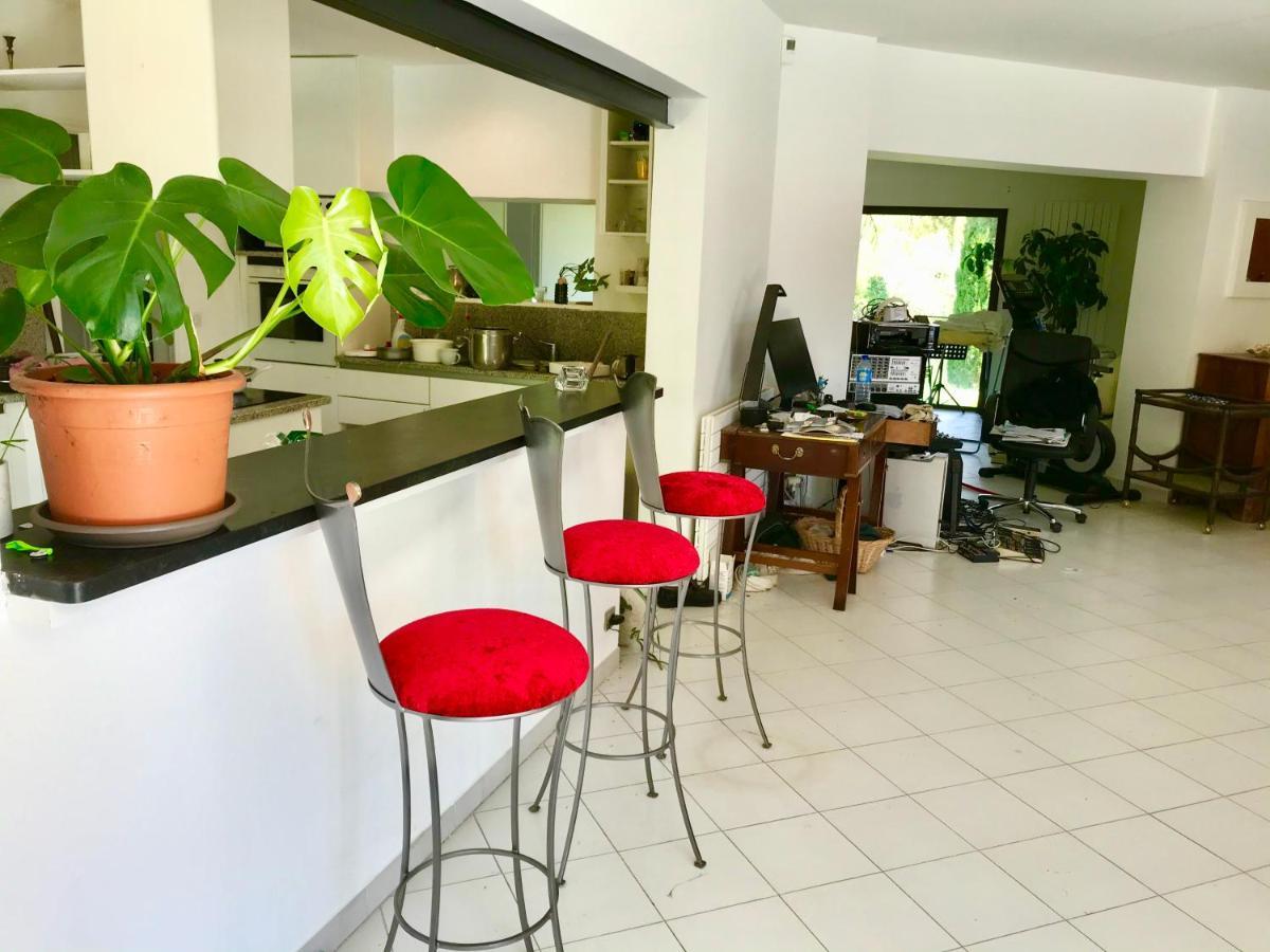 Villa Climatisee Avec Piscine Sur Les Hauts De *